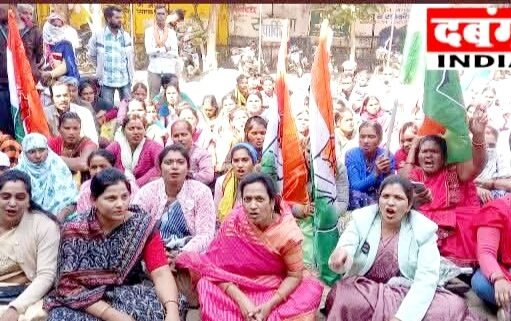 कांग्रेस पार्षद दल एवं झुग्गी झोपड़ी पट्टी प्रकोष्ठ ने किया नगर निगम में आंदोलन