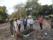 कलेक्टर सिंह ने किया खेत में बने नवनिर्मित बायो गैस प्लांट जमुनिया का निरीक्षण