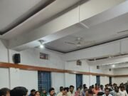 कलेक्टर शीलेंद्र सिंह ने जनपद पंचायत परासिया मे सचिव एवं रोजगार सहायकों बैठक