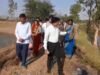 छिंदवाड़ा मध्यप्रदेश की पहली ताजे पानी में मोती की खेती परियोजना का कलेक्टर सिंह ने किया निरीक्षण