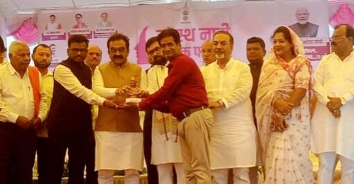 छिंदवाड़ा जनपद की 12 पंचायत को प्रभारी मंत्री ने किया सम्मानित