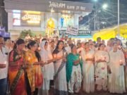 कांग्रेस ने षष्ठी माता मंदिर में किया सदबुद्धि यज्ञ फिर निकाला कैंडल मार्च