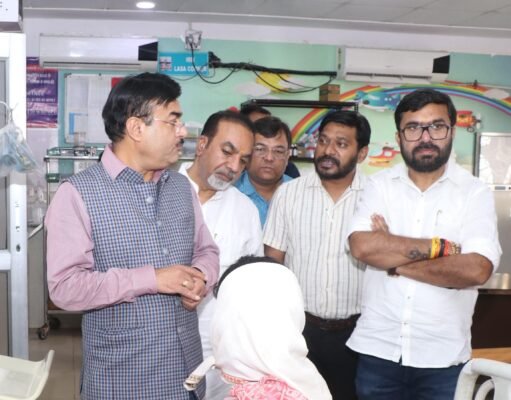 राज्यमंत्री पटेल ने जिला अस्पताल का किया निरीक्षण