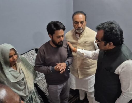 छिंदवाड़ा प्रभारी मंत्री सिंह ने कफ सिरप से प्रभावित परिवारों से मुलाकात कर व्यक्त की शोक संवेदना