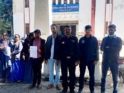 8 हजार रुपए माह से कर्मचारीफिर भी नहीं मिलता वेतन