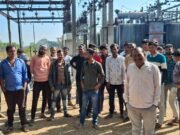 बिजली की समस्या को लेकर किसानों ने किया आंदोलन हिवरखेड़ी