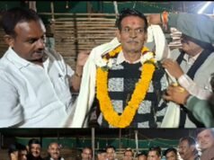 मित्र मंडल द्वारा सचिव निरंजन सूर्यवंशी को सेवानिवृत्ति पर दी गई भावभीनी विदाई।