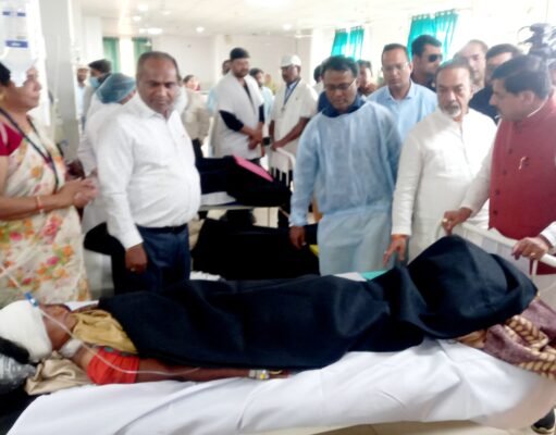 छिंदवाड़ा- भीषण सड़क हादसा घायलों से मिलने अस्पताल पहुंचे मुख्यमंत्री यादव