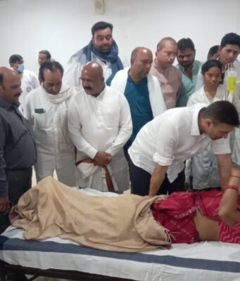 भीषण सड़क हादसे के पीड़ितों से मिले जीतू