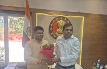 छिंदवाड़ा कलेक्टर से पार्षद संदीपसिंह चौहान ने की शिकायत