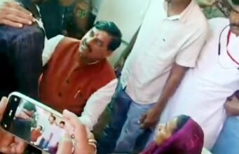 छिंदवाड़ा- भीषण सड़क हादसा,मृतक के परिवार से मिलने पहुंचे मुख्यमंत्री यादव