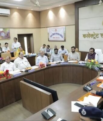 प्रदेश के लोक निर्माण विभाग मंत्री एवं जिले के प्रभारी मंत्री राकेश सिंह छिंदवाड़ा पहुंचे