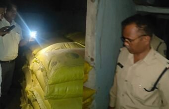 अवैध भंडारण पर कृषि विभाग एवं पुलिस विभाग की संयुक्त टीम द्वारा कार्यवाही