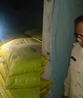 अवैध भंडारण पर कृषि विभाग एवं पुलिस विभाग की संयुक्त टीम द्वारा कार्यवाही