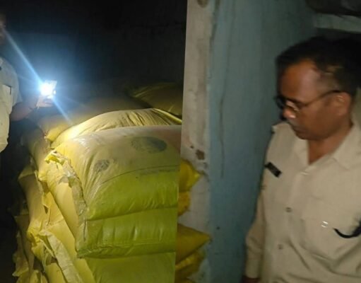 अवैध भंडारण पर कृषि विभाग एवं पुलिस विभाग की संयुक्त टीम द्वारा कार्यवाही