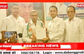 भाजपा छोड़कर कांग्रेस में शामिल हुए किसान नेता एवं जिला पंचायत उपाध्यक्ष अमित सक्सेना